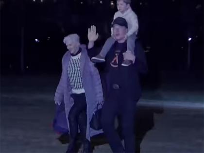 Elon Musk at White House with Little X; Dad-son duo greet media upon arrival | Elon Musk at White House with Little X; Dad-son duo greet media upon arrival Elon Musk at White House with Little X; Dad-son duo greet media upon arrival | Elon Musk at White House with Little X; Dad-son duo greet media upon arrival