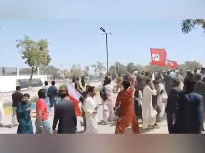 Pakistan: JSFM condemns state crackdown on Sindh University protesters | Pakistan: JSFM condemns state crackdown on Sindh University protesters Pakistan: JSFM condemns state crackdown on Sindh University protesters | Pakistan: JSFM condemns state crackdown on Sindh University protesters