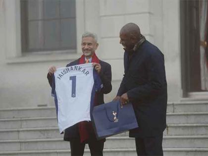 British Foreign Secy Lammy gifts EAM Jaishankar Tottenham Hotspur's No 1 jersey | British Foreign Secy Lammy gifts EAM Jaishankar Tottenham Hotspur's No 1 jersey British Foreign Secy Lammy gifts EAM Jaishankar Tottenham Hotspur's No 1 jersey | British Foreign Secy Lammy gifts EAM Jaishankar Tottenham Hotspur's No 1 jersey