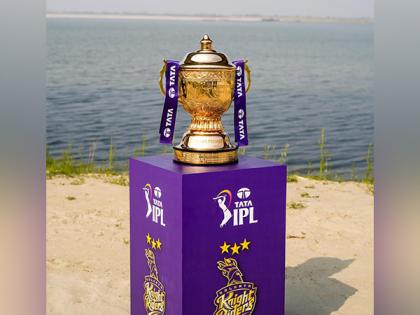 KKR's IPL 2024 Trophy Tour makes grand entrance in Patna | KKR's IPL 2024 Trophy Tour makes grand entrance in Patna