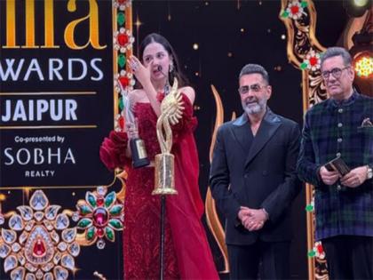 IIFA 2025: Nitanshi Goel breaks down as she bags Best Actress Award for 'Laapataa Ladies' | IIFA 2025: Nitanshi Goel breaks down as she bags Best Actress Award for 'Laapataa Ladies' IIFA 2025: Nitanshi Goel breaks down as she bags Best Actress Award for 'Laapataa Ladies' | IIFA 2025: Nitanshi Goel breaks down as she bags Best Actress Award for 'Laapataa Ladies'
