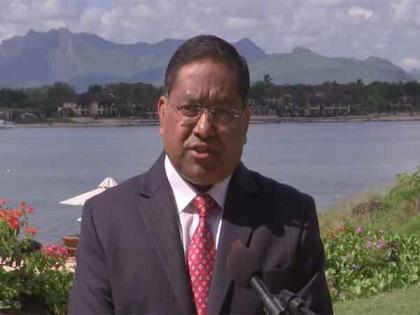 PM Modi to hold talks with Mauritius PM, address diaspora on day 1 of Mauritius visit | PM Modi to hold talks with Mauritius PM, address diaspora on day 1 of Mauritius visit PM Modi to hold talks with Mauritius PM, address diaspora on day 1 of Mauritius visit | PM Modi to hold talks with Mauritius PM, address diaspora on day 1 of Mauritius visit