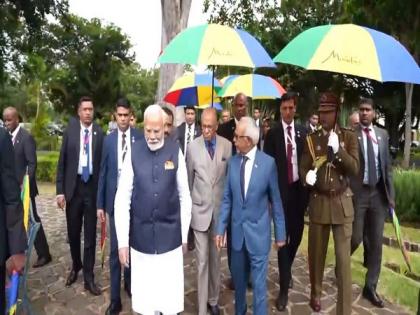 "Happy that Ayurveda is gaining popularity in Mauritius": PM Modi visits Ayurveda Garden developed in collaboration with India. | "Happy that Ayurveda is gaining popularity in Mauritius": PM Modi visits Ayurveda Garden developed in collaboration with India. "Happy that Ayurveda is gaining popularity in Mauritius": PM Modi visits Ayurveda Garden developed in collaboration with India. | "Happy that Ayurveda is gaining popularity in Mauritius": PM Modi visits Ayurveda Garden developed in collaboration with India.
