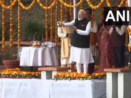 Mauritius: PM Modi offers Gangajal from Prayagraj Mahakumbh into Ganga Talao | Mauritius: PM Modi offers Gangajal from Prayagraj Mahakumbh into Ganga Talao Mauritius: PM Modi offers Gangajal from Prayagraj Mahakumbh into Ganga Talao | Mauritius: PM Modi offers Gangajal from Prayagraj Mahakumbh into Ganga Talao