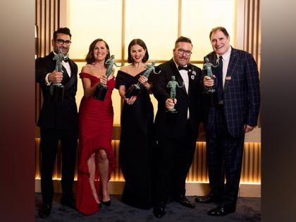 Selena Gomez surprises 'Only Murders in the Building' co-stars Martin Short, Steve Martin with SAG trophies | Selena Gomez surprises 'Only Murders in the Building' co-stars Martin Short, Steve Martin with SAG trophies Selena Gomez surprises 'Only Murders in the Building' co-stars Martin Short, Steve Martin with SAG trophies | Selena Gomez surprises 'Only Murders in the Building' co-stars Martin Short, Steve Martin with SAG trophies