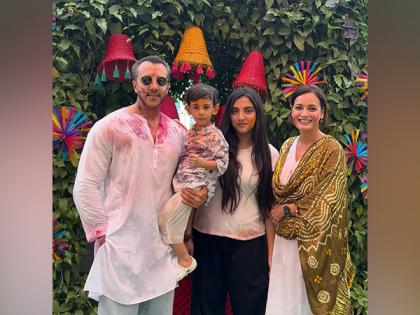 "May our lives be filled with the vibrant colours...": Dia Mirza enjoys Holi with husband Vaibhav Rekhi and kids, share festive pics | "May our lives be filled with the vibrant colours...": Dia Mirza enjoys Holi with husband Vaibhav Rekhi and kids, share festive pics "May our lives be filled with the vibrant colours...": Dia Mirza enjoys Holi with husband Vaibhav Rekhi and kids, share festive pics | "May our lives be filled with the vibrant colours...": Dia Mirza enjoys Holi with husband Vaibhav Rekhi and kids, share festive pics