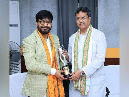 Tripura: Biplab Goswami honoured by CM Manik Saha for his IIFA win for 'Laapataa Ladies' | Tripura: Biplab Goswami honoured by CM Manik Saha for his IIFA win for 'Laapataa Ladies' Tripura: Biplab Goswami honoured by CM Manik Saha for his IIFA win for 'Laapataa Ladies' | Tripura: Biplab Goswami honoured by CM Manik Saha for his IIFA win for 'Laapataa Ladies'