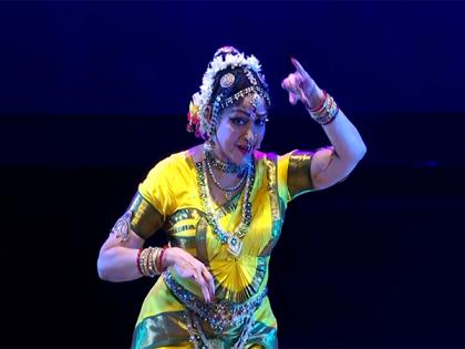 Odisha: Hema Malini performs classical dance at Vrindavan Mahotsav | Odisha: Hema Malini performs classical dance at Vrindavan Mahotsav Odisha: Hema Malini performs classical dance at Vrindavan Mahotsav | Odisha: Hema Malini performs classical dance at Vrindavan Mahotsav
