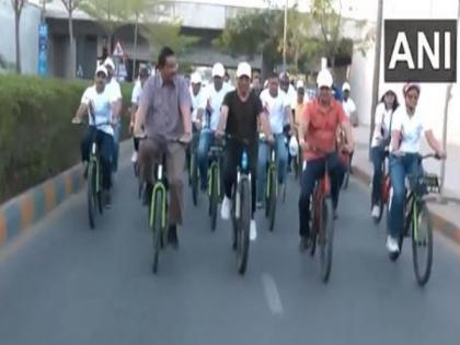 Ahmedabad: Mansukh Mandaviya participates in Fit India Sunday on Cycle' campaign | Ahmedabad: Mansukh Mandaviya participates in Fit India Sunday on Cycle' campaign