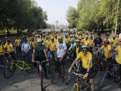 Union Sports Minister Mandaviya leads 'Fit India Sundays on Cycle' Event in Ahmedabad | Union Sports Minister Mandaviya leads 'Fit India Sundays on Cycle' Event in Ahmedabad