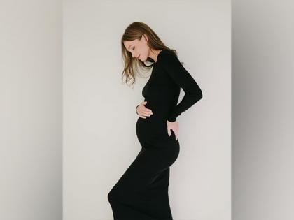 Karlie Kloss announces pregnancy, expects baby no 3 with husband Joshua Kushner | Karlie Kloss announces pregnancy, expects baby no 3 with husband Joshua Kushner Karlie Kloss announces pregnancy, expects baby no 3 with husband Joshua Kushner | Karlie Kloss announces pregnancy, expects baby no 3 with husband Joshua Kushner