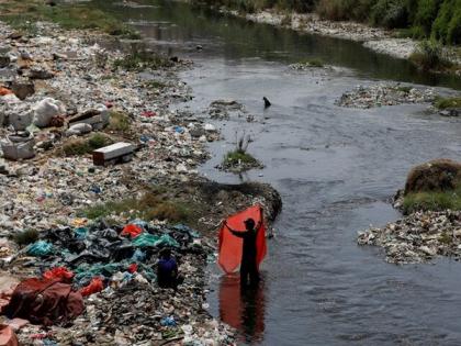Islamabad's fruit market grapples with waste crisis, threatening public health | Islamabad's fruit market grapples with waste crisis, threatening public health Islamabad's fruit market grapples with waste crisis, threatening public health | Islamabad's fruit market grapples with waste crisis, threatening public health
