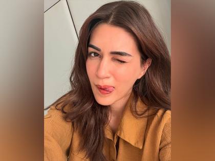 "Lazed in bed, soaked some Sun": Kriti Sanon shares pictures from her off day | "Lazed in bed, soaked some Sun": Kriti Sanon shares pictures from her off day "Lazed in bed, soaked some Sun": Kriti Sanon shares pictures from her off day | "Lazed in bed, soaked some Sun": Kriti Sanon shares pictures from her off day