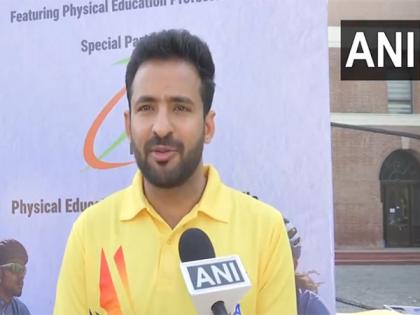 Paralympians Nitesh Kumar, Manisha Ramadass flag off 'Fit India Sunday on Cycle' in Delhi | Paralympians Nitesh Kumar, Manisha Ramadass flag off 'Fit India Sunday on Cycle' in Delhi