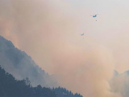 4 killed, 6 injured, some 1,500 evacuated as wildfires ravage Korea's southeastern region | 4 killed, 6 injured, some 1,500 evacuated as wildfires ravage Korea's southeastern region 4 killed, 6 injured, some 1,500 evacuated as wildfires ravage Korea's southeastern region | 4 killed, 6 injured, some 1,500 evacuated as wildfires ravage Korea's southeastern region