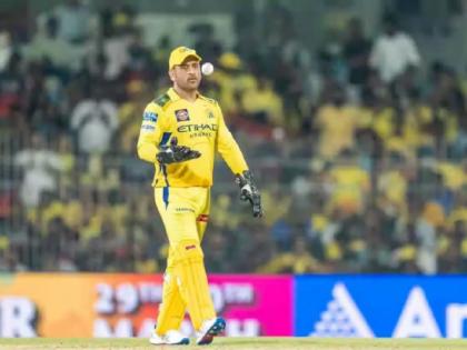 "His hands move in just one direction, toward the stumps": Aakash Chopra on Dhoni's wicket-keeping skills | "His hands move in just one direction, toward the stumps": Aakash Chopra on Dhoni's wicket-keeping skills