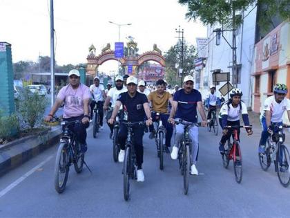 Sports Minister Mandaviya, Kerala CM Pinarayi Vijayan lead Fit India Sundays on cycle event across nation | Sports Minister Mandaviya, Kerala CM Pinarayi Vijayan lead Fit India Sundays on cycle event across nation Sports Minister Mandaviya, Kerala CM Pinarayi Vijayan lead Fit India Sundays on cycle event across nation | Sports Minister Mandaviya, Kerala CM Pinarayi Vijayan lead Fit India Sundays on cycle event across nation