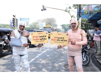 Mirchi Mumbai's 'Toote & Phoote' Take over the Streets | Mirchi Mumbai's 'Toote & Phoote' Take over the Streets Mirchi Mumbai's 'Toote & Phoote' Take over the Streets | Mirchi Mumbai's 'Toote & Phoote' Take over the Streets