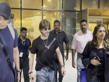 Supertar Shah Rukh Khan returns to Mumbai in style, spotted at Airport | Supertar Shah Rukh Khan returns to Mumbai in style, spotted at Airport Supertar Shah Rukh Khan returns to Mumbai in style, spotted at Airport | Supertar Shah Rukh Khan returns to Mumbai in style, spotted at Airport