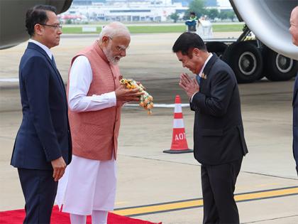 PM Modi welcomed by Thai Dy PM at airport | PM Modi welcomed by Thai Dy PM at airport PM Modi welcomed by Thai Dy PM at airport | PM Modi welcomed by Thai Dy PM at airport