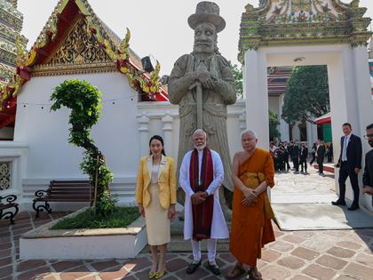 PM Modi, Thailand counterpart Shinawatra visit Wat Pho, pays homage to Reclining Buddha | PM Modi, Thailand counterpart Shinawatra visit Wat Pho, pays homage to Reclining Buddha PM Modi, Thailand counterpart Shinawatra visit Wat Pho, pays homage to Reclining Buddha | PM Modi, Thailand counterpart Shinawatra visit Wat Pho, pays homage to Reclining Buddha