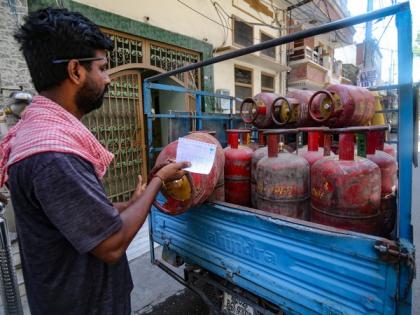 LPG cylinders to get costlier by Rs 50 from tomorrow | LPG cylinders to get costlier by Rs 50 from tomorrow LPG cylinders to get costlier by Rs 50 from tomorrow | LPG cylinders to get costlier by Rs 50 from tomorrow