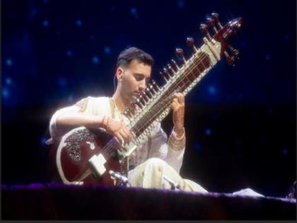 Rishab Sharma pays tribute to Pandit Ravi Shankar, plays 'Sare Jahan Se Achha Hindustan Hamara' on sitar at Delhi concert | Rishab Sharma pays tribute to Pandit Ravi Shankar, plays 'Sare Jahan Se Achha Hindustan Hamara' on sitar at Delhi concert Rishab Sharma pays tribute to Pandit Ravi Shankar, plays 'Sare Jahan Se Achha Hindustan Hamara' on sitar at Delhi concert | Rishab Sharma pays tribute to Pandit Ravi Shankar, plays 'Sare Jahan Se Achha Hindustan Hamara' on sitar at Delhi concert