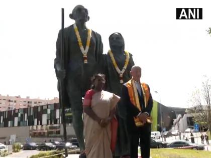 President Droupadi Murmu pays floral tribute to Mahatma Gandhi statue in Lisbon | President Droupadi Murmu pays floral tribute to Mahatma Gandhi statue in Lisbon President Droupadi Murmu pays floral tribute to Mahatma Gandhi statue in Lisbon | President Droupadi Murmu pays floral tribute to Mahatma Gandhi statue in Lisbon