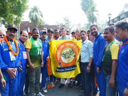 Uttarakhand Chief Minister flags off state team for Khelo Masters National Championship | Uttarakhand Chief Minister flags off state team for Khelo Masters National Championship Uttarakhand Chief Minister flags off state team for Khelo Masters National Championship | Uttarakhand Chief Minister flags off state team for Khelo Masters National Championship