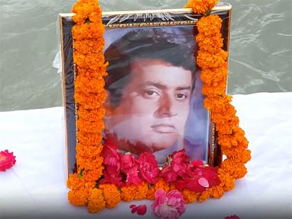 Manoj Kumar's ashes immersed in Ganga at Haridwar | Manoj Kumar's ashes immersed in Ganga at Haridwar Manoj Kumar's ashes immersed in Ganga at Haridwar | Manoj Kumar's ashes immersed in Ganga at Haridwar