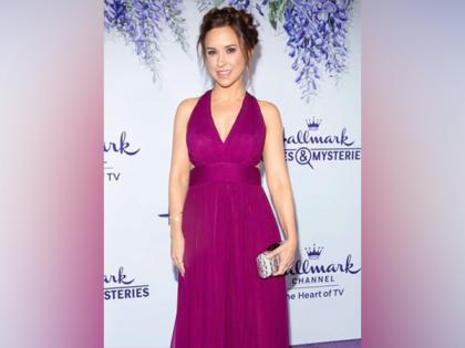 Lacey Chabert recalls how she, her co-stars "burst into tears" after shooting 'Party of Five' final scene | Lacey Chabert recalls how she, her co-stars "burst into tears" after shooting 'Party of Five' final scene Lacey Chabert recalls how she, her co-stars "burst into tears" after shooting 'Party of Five' final scene | Lacey Chabert recalls how she, her co-stars "burst into tears" after shooting 'Party of Five' final scene