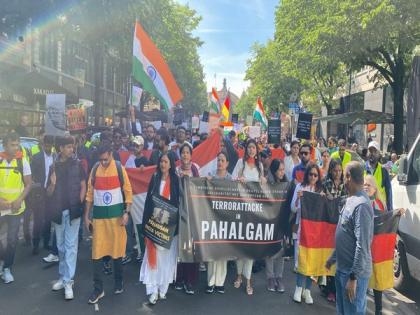 Indian diaspora in Frankfurt holds protest against J-K terror attack | Indian diaspora in Frankfurt holds protest against J-K terror attack Indian diaspora in Frankfurt holds protest against J-K terror attack | Indian diaspora in Frankfurt holds protest against J-K terror attack