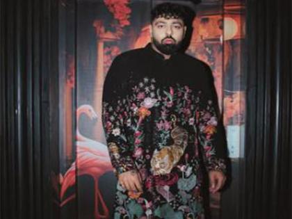 Badshah surprises fans with his groovy dance moves in new song 'Galiyon Ke Galib' | Badshah surprises fans with his groovy dance moves in new song 'Galiyon Ke Galib' Badshah surprises fans with his groovy dance moves in new song 'Galiyon Ke Galib' | Badshah surprises fans with his groovy dance moves in new song 'Galiyon Ke Galib'