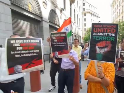Indian community in UK rallies behind India after Pahalgam terror attack | Indian community in UK rallies behind India after Pahalgam terror attack Indian community in UK rallies behind India after Pahalgam terror attack | Indian community in UK rallies behind India after Pahalgam terror attack