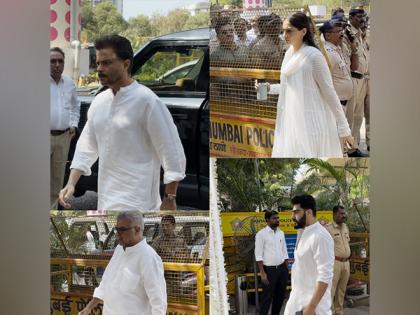 Family, friends gather for antim darshan at late Nirmal Kapoor's residence | Family, friends gather for antim darshan at late Nirmal Kapoor's residence Family, friends gather for antim darshan at late Nirmal Kapoor's residence | Family, friends gather for antim darshan at late Nirmal Kapoor's residence