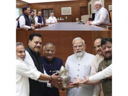 Khatu Shyam Delhi Dham Chief Ghanshyam Gupta Zaveri Presents Holy Kalash to PM Modi | Khatu Shyam Delhi Dham Chief Ghanshyam Gupta Zaveri Presents Holy Kalash to PM Modi Khatu Shyam Delhi Dham Chief Ghanshyam Gupta Zaveri Presents Holy Kalash to PM Modi | Khatu Shyam Delhi Dham Chief Ghanshyam Gupta Zaveri Presents Holy Kalash to PM Modi