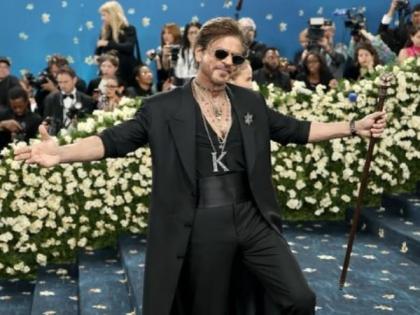 MET GALA 2025: Shah Rukh Khan recreates his signature pose at Hollywood's biggest fashion night, fans excited | MET GALA 2025: Shah Rukh Khan recreates his signature pose at Hollywood's biggest fashion night, fans excited MET GALA 2025: Shah Rukh Khan recreates his signature pose at Hollywood's biggest fashion night, fans excited | MET GALA 2025: Shah Rukh Khan recreates his signature pose at Hollywood's biggest fashion night, fans excited