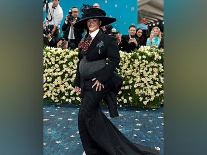 Rihanna makes comeback to Met Gala, debuts baby bump | Rihanna makes comeback to Met Gala, debuts baby bump Rihanna makes comeback to Met Gala, debuts baby bump | Rihanna makes comeback to Met Gala, debuts baby bump