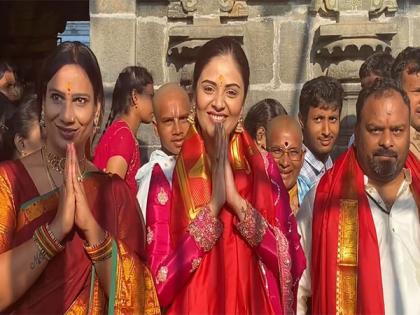 South actress Sreemukhi visits, offers prayers at Sri Venkateswara Temple | South actress Sreemukhi visits, offers prayers at Sri Venkateswara Temple South actress Sreemukhi visits, offers prayers at Sri Venkateswara Temple | South actress Sreemukhi visits, offers prayers at Sri Venkateswara Temple