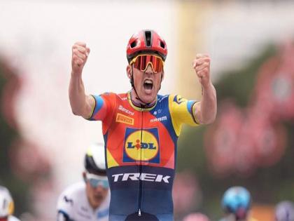 Mads Pedersen powers into Pink with Stage 1 win at Giro d'Italia, Mikel Landa crashes out, Thymen Arensman ships time | Mads Pedersen powers into Pink with Stage 1 win at Giro d'Italia, Mikel Landa crashes out, Thymen Arensman ships time