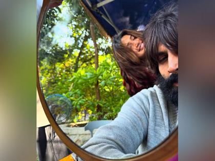 Kartik Aaryan shares adorable picture with Sreeleela from "schedule wrap" of their upcoming romantic film | Kartik Aaryan shares adorable picture with Sreeleela from "schedule wrap" of their upcoming romantic film Kartik Aaryan shares adorable picture with Sreeleela from "schedule wrap" of their upcoming romantic film | Kartik Aaryan shares adorable picture with Sreeleela from "schedule wrap" of their upcoming romantic film
