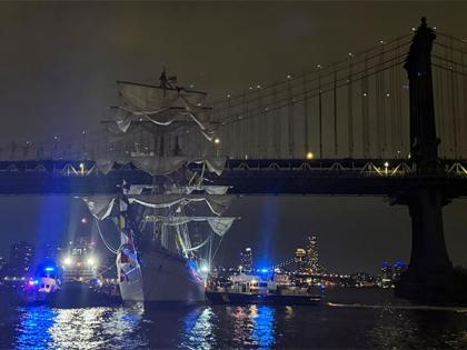 US: 2 dead, 19 injured after Mexican Navy training ship crashes into Brooklyn Bridge | US: 2 dead, 19 injured after Mexican Navy training ship crashes into Brooklyn Bridge US: 2 dead, 19 injured after Mexican Navy training ship crashes into Brooklyn Bridge | US: 2 dead, 19 injured after Mexican Navy training ship crashes into Brooklyn Bridge