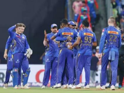 Mumbai Indians trounce Delhi Capitals, book place in playoffs | Mumbai Indians trounce Delhi Capitals, book place in playoffs