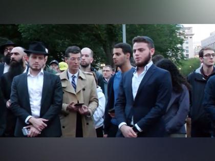 "Absolute gut-wrenching sadness and anger": People pay tribute to Israeli diplomats outside White House | "Absolute gut-wrenching sadness and anger": People pay tribute to Israeli diplomats outside White House "Absolute gut-wrenching sadness and anger": People pay tribute to Israeli diplomats outside White House | "Absolute gut-wrenching sadness and anger": People pay tribute to Israeli diplomats outside White House