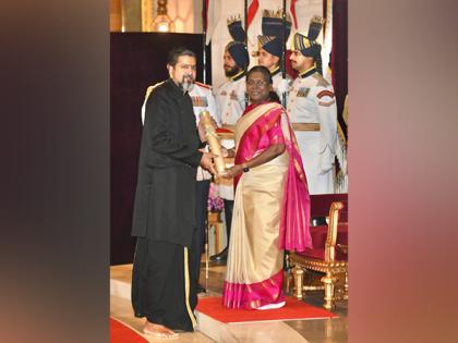 Musician Ricky Kej honoured with Padma Shri; goes barefoot to receive the award | Musician Ricky Kej honoured with Padma Shri; goes barefoot to receive the award Musician Ricky Kej honoured with Padma Shri; goes barefoot to receive the award | Musician Ricky Kej honoured with Padma Shri; goes barefoot to receive the award