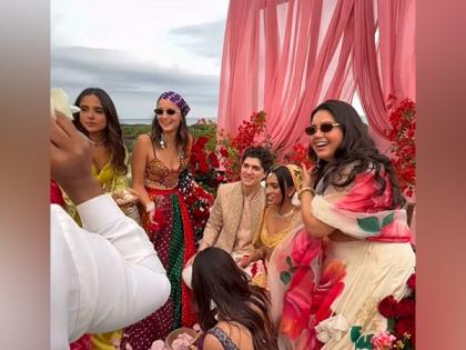 Alia Bhatt's fusion lehenga look at friend's wedding goes viral | Alia Bhatt's fusion lehenga look at friend's wedding goes viral Alia Bhatt's fusion lehenga look at friend's wedding goes viral | Alia Bhatt's fusion lehenga look at friend's wedding goes viral