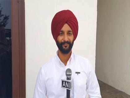 "Proud moment for me as my family was present at Rashtrapati Bhawan": Para-archer Harvinder Singh after being conferred with Padma Shri | "Proud moment for me as my family was present at Rashtrapati Bhawan": Para-archer Harvinder Singh after being conferred with Padma Shri "Proud moment for me as my family was present at Rashtrapati Bhawan": Para-archer Harvinder Singh after being conferred with Padma Shri | "Proud moment for me as my family was present at Rashtrapati Bhawan": Para-archer Harvinder Singh after being conferred with Padma Shri