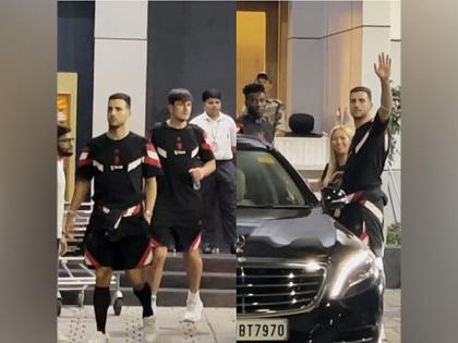 Manchester United star players Harry Maguire, Diogo Dalot, Andre Onana arrive in Mumbai | Manchester United star players Harry Maguire, Diogo Dalot, Andre Onana arrive in Mumbai Manchester United star players Harry Maguire, Diogo Dalot, Andre Onana arrive in Mumbai | Manchester United star players Harry Maguire, Diogo Dalot, Andre Onana arrive in Mumbai
