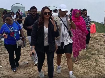 Huma Qureshi visits Nathatop, Patnitop, clicks selfies with tourists | Huma Qureshi visits Nathatop, Patnitop, clicks selfies with tourists Huma Qureshi visits Nathatop, Patnitop, clicks selfies with tourists | Huma Qureshi visits Nathatop, Patnitop, clicks selfies with tourists