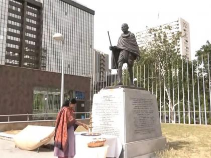 Kanimozhi-led delegation pays tribute to Mahatma Gandhi in Spain | Kanimozhi-led delegation pays tribute to Mahatma Gandhi in Spain